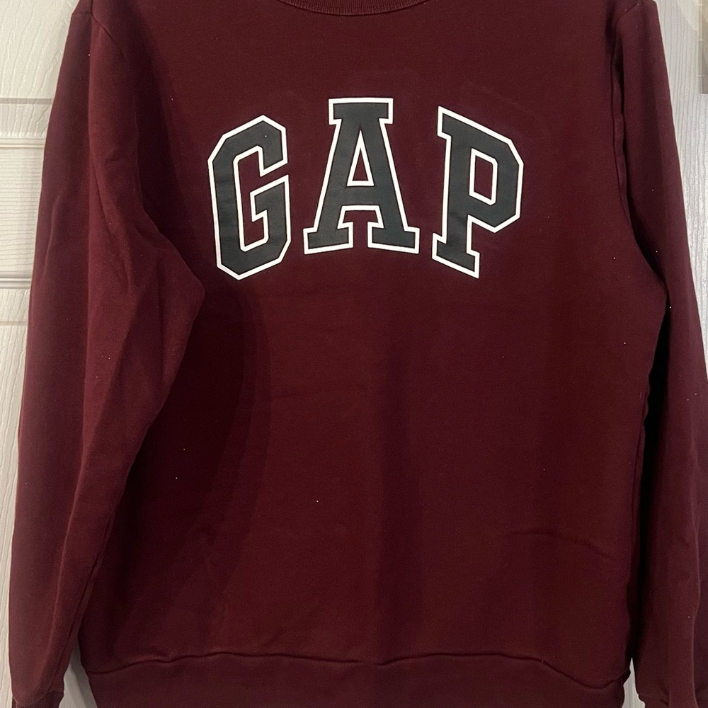 GAP Women’s Burgundy Crewneck Sweatshirt